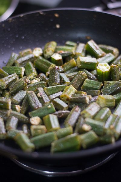 Aloo-bhindi-masala-recipe-potatoes-okra-curry-cooked-okra
