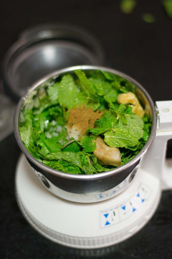 Green-chutney-coriander-mint-chutney-for-sandwich-recipe-grind