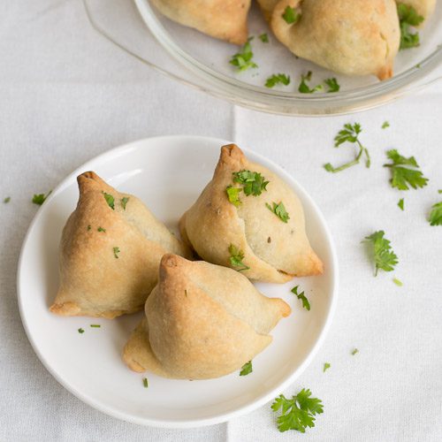 This is the recipe to make Tasty and Healthy Paneer Aloo Samosa