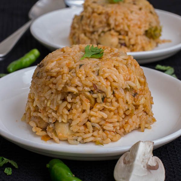 South-Indian-Tamilnadu-style-Spicy-Mushroom-biriyani-Kalan-masala-biryani-recipe-plated