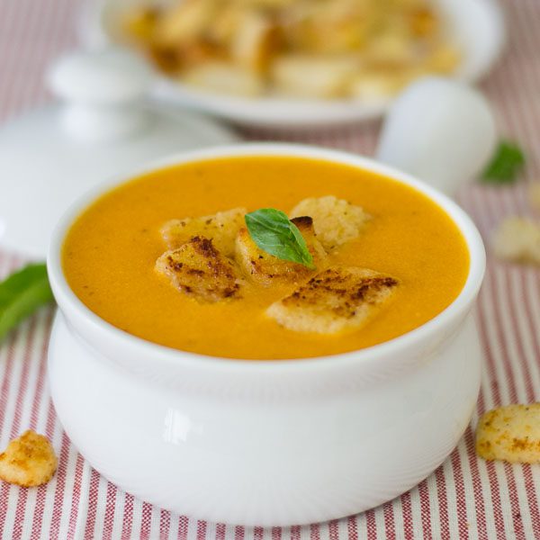 Tomato-soup-with-basil-classic-recipe