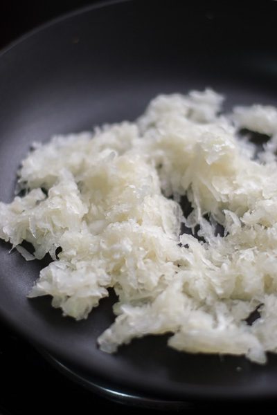 Vellai-Poosanikai-Halwa-Khasi-Halwa-Recipe-add-water - 26