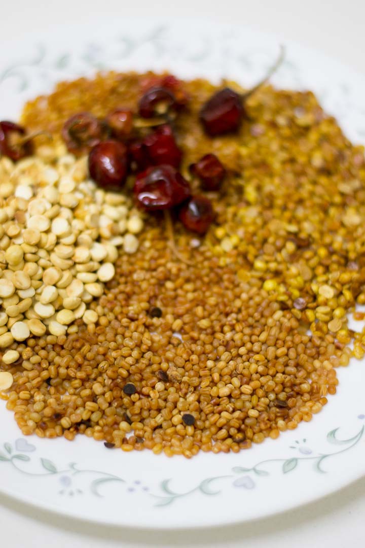 coconut-idli-podi-kopparai-idli-milagai-podi-recipe-2
