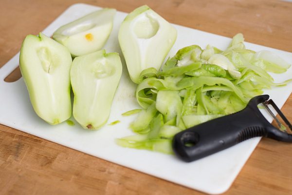 easy-quick-merakai-chow-chow-poriyal-thoran-chayote-squash-stir-fry-recipe-without-coconut-peel
