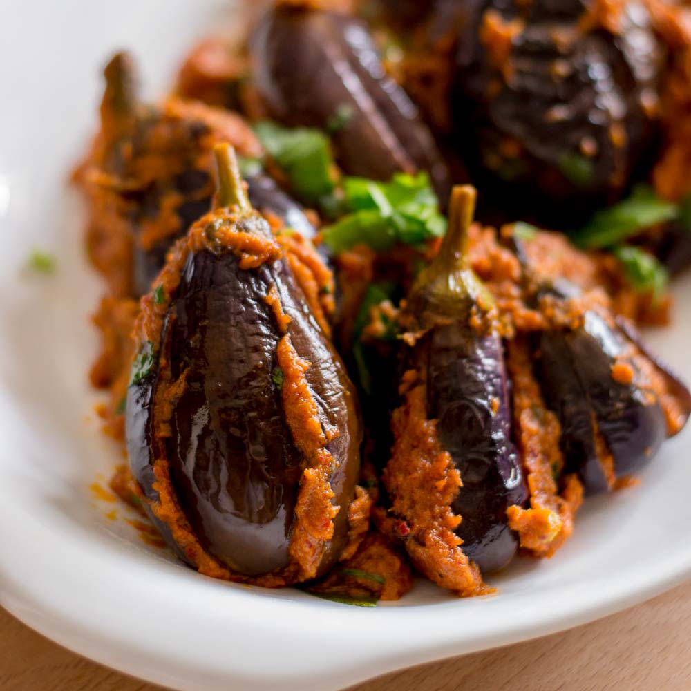 Ennai Kathirikkai Masala, Stuffed Brinjals Masala – Kannamma Cooks