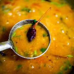 milagai-killi-potta-sambar-recipe-tamil-seimurai-seivathu-12