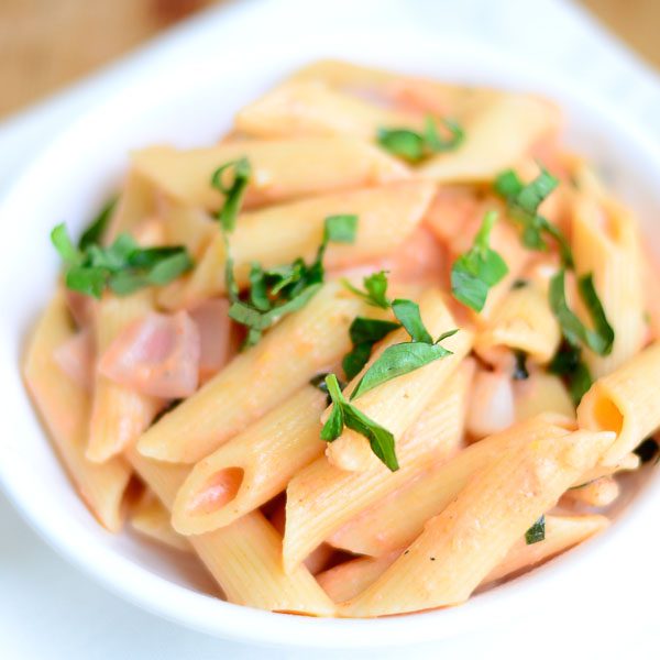 pasta-with-garlic-tomato-cream-sauce-and-basil-comfort-food-italian-recipe |kannammacooks.com #garlic #basil #tomato #pasta #cream #sauce #30-minutes #dinner #easy #recipe #italian - 7