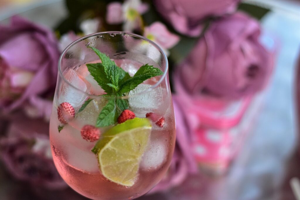 Cocktails to Enjoy During Online Casino Nights at Home - 1