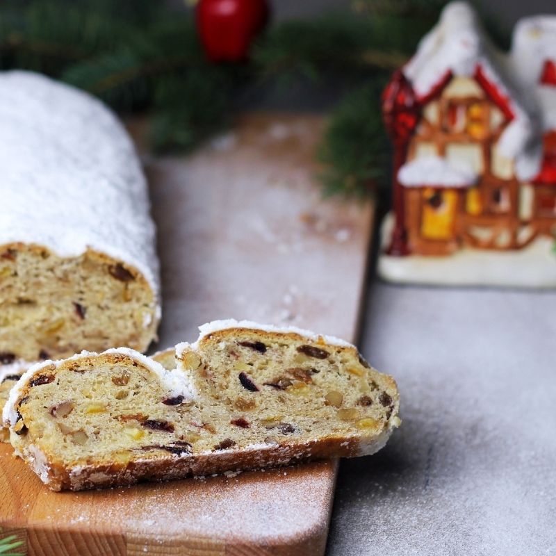 HOW TO BAKE A GERMAN CHRISTMAS CAKE STOLLEN