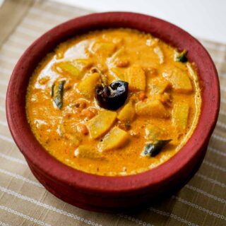 Bottlegourd Cowpea Curry – Suraikai Thattapayaru Kuzhambu – Kannamma Cooks