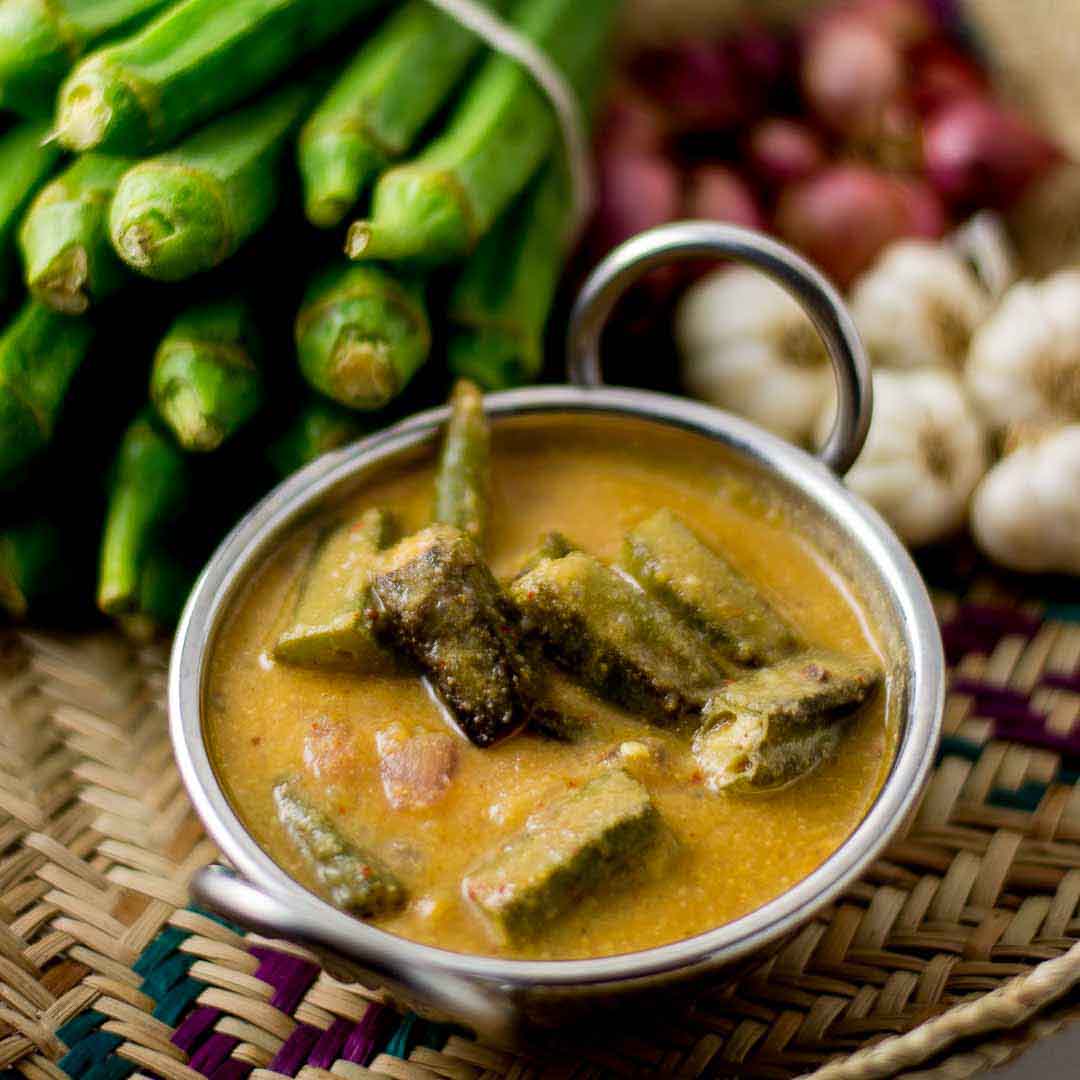 vendakkai-kuzhambu-with-coconut-recipe-1
