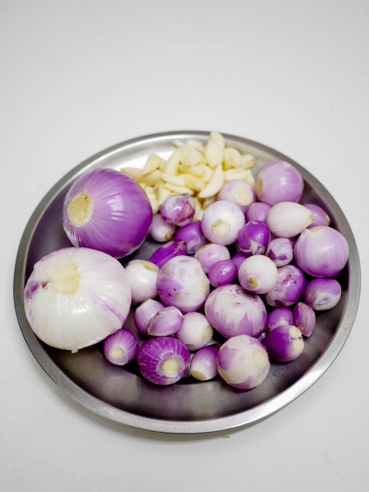 Chinna Vengayam Chutney Recipe, Small Onion Chutney for Idli and Dosa